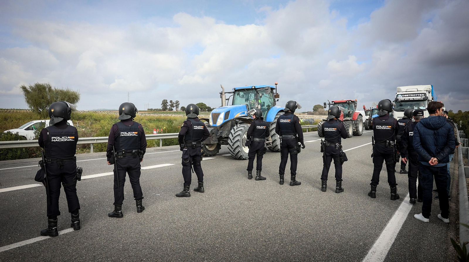 Mucha policía y pocos tractores