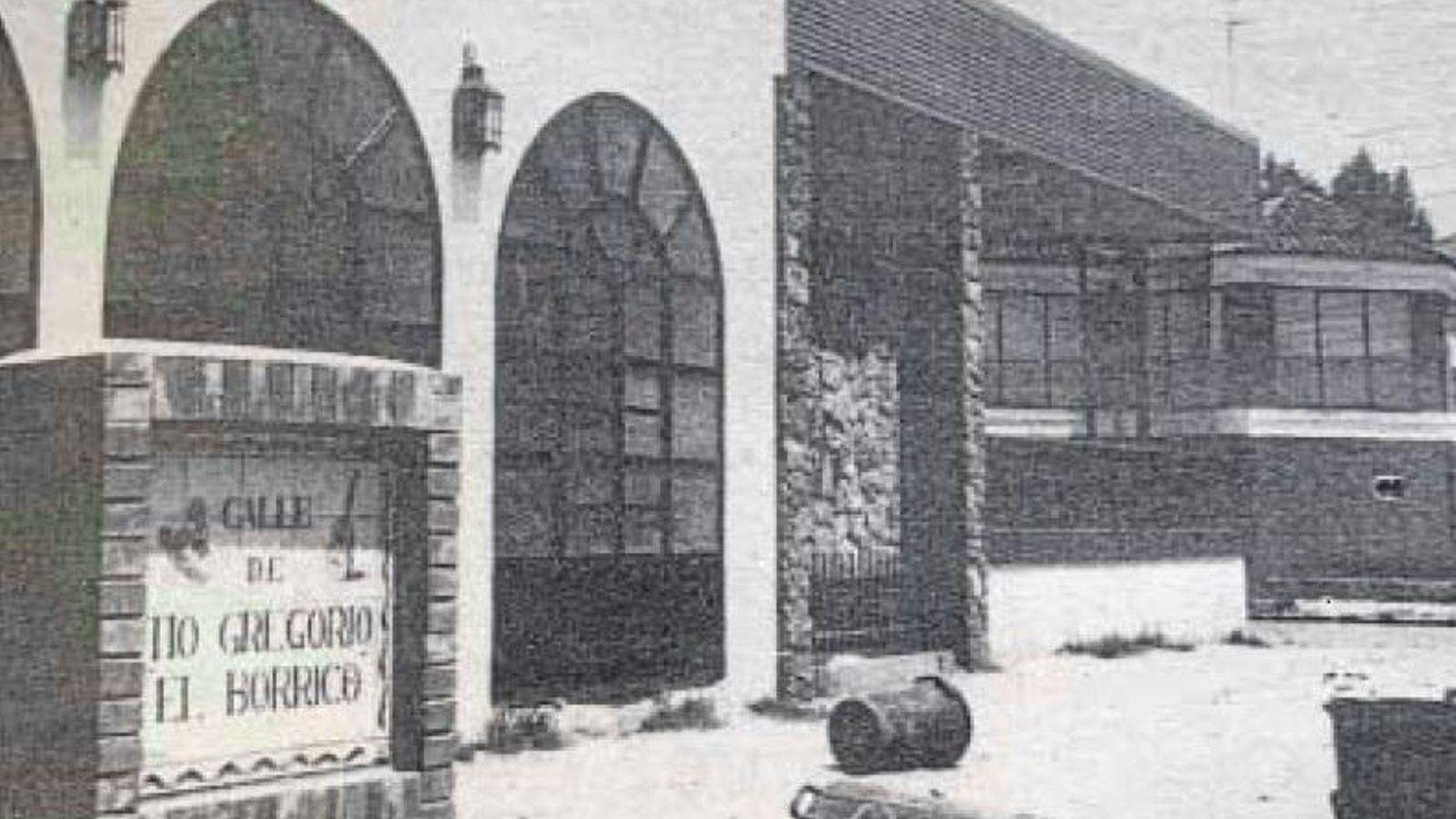 Año 1985, primeros derribos de casetas fijas con la de Rumasa al fondo de la imagen.