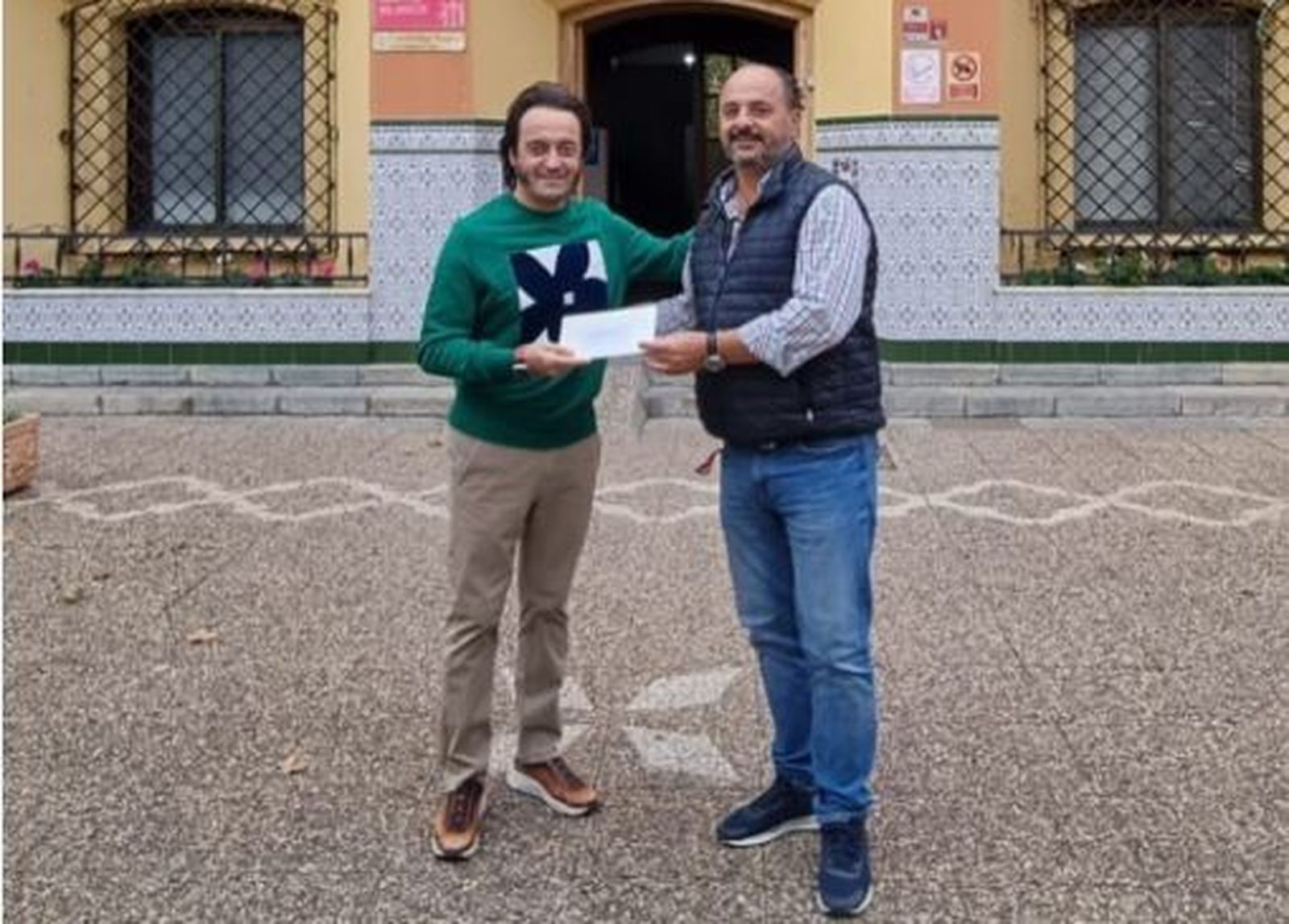 David Morales y Angi Sánchez, presidente del Ampa de Salesianos