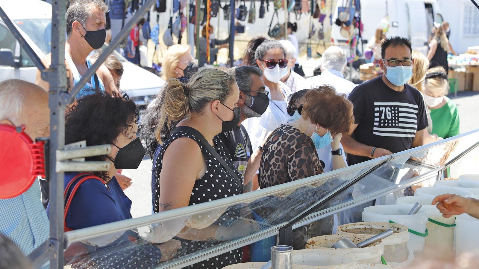 Imagen del primer día del mercadillo en Marismas del Polvorín.