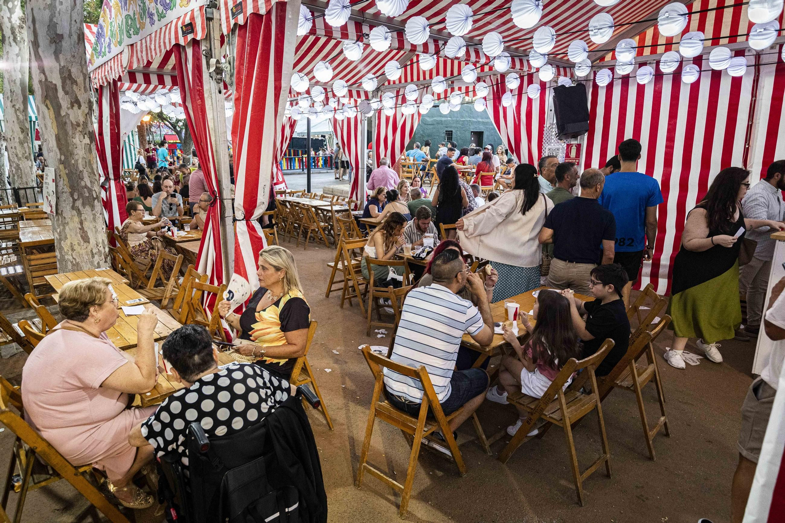 Búscate en las imágenes del viernes de Feria en San Fernando