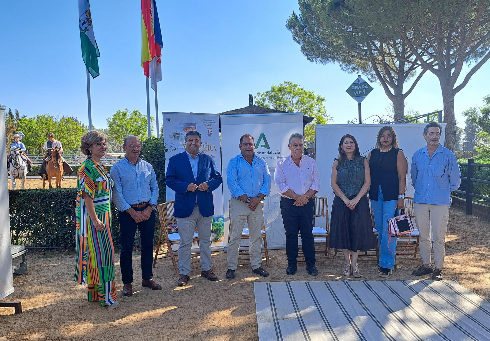 Jose Manuel Correa, Francisco Marín, Francisco Bella y Teresa Herrera junto a otros responsables corporativos e institucionales.