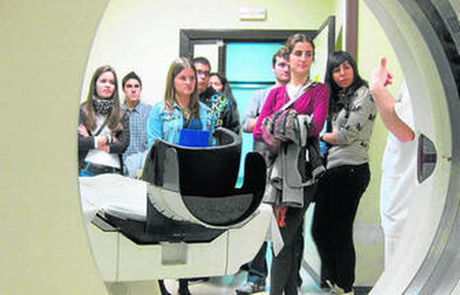 El grupo de alumnos que conoció las instalaciones.