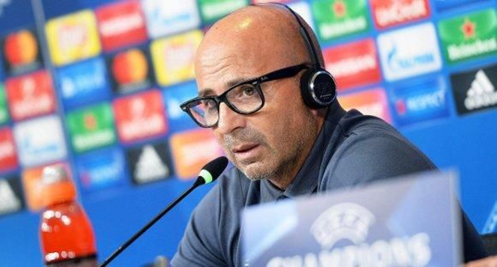 La faz más comedida