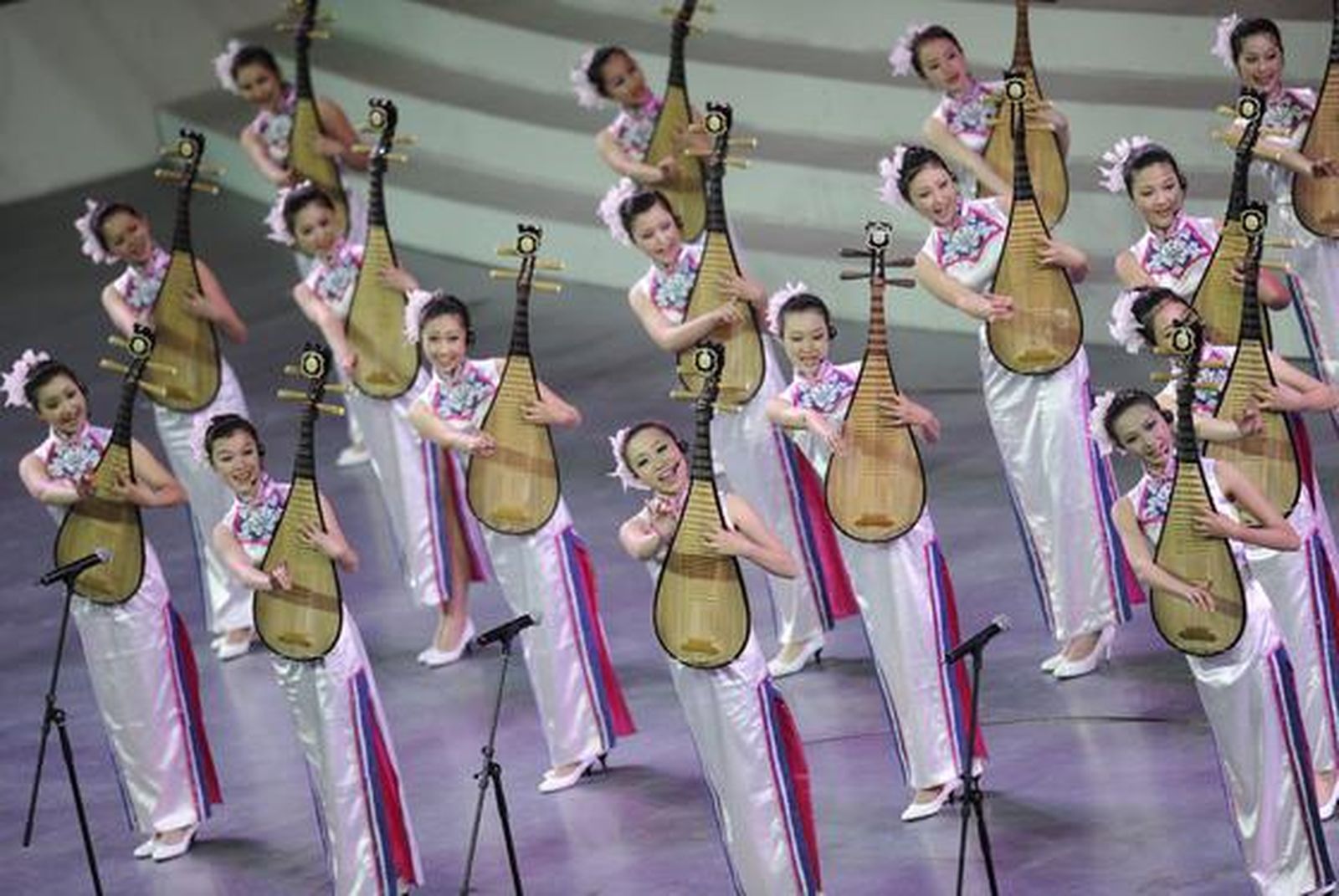 Acto con mandolinas durante la inauguración de la Expo Universal de Shangai.

Foto: Peter Parks (AFP Photo)