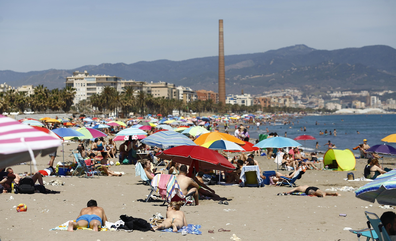 Bañistas, el domingo en la playa.