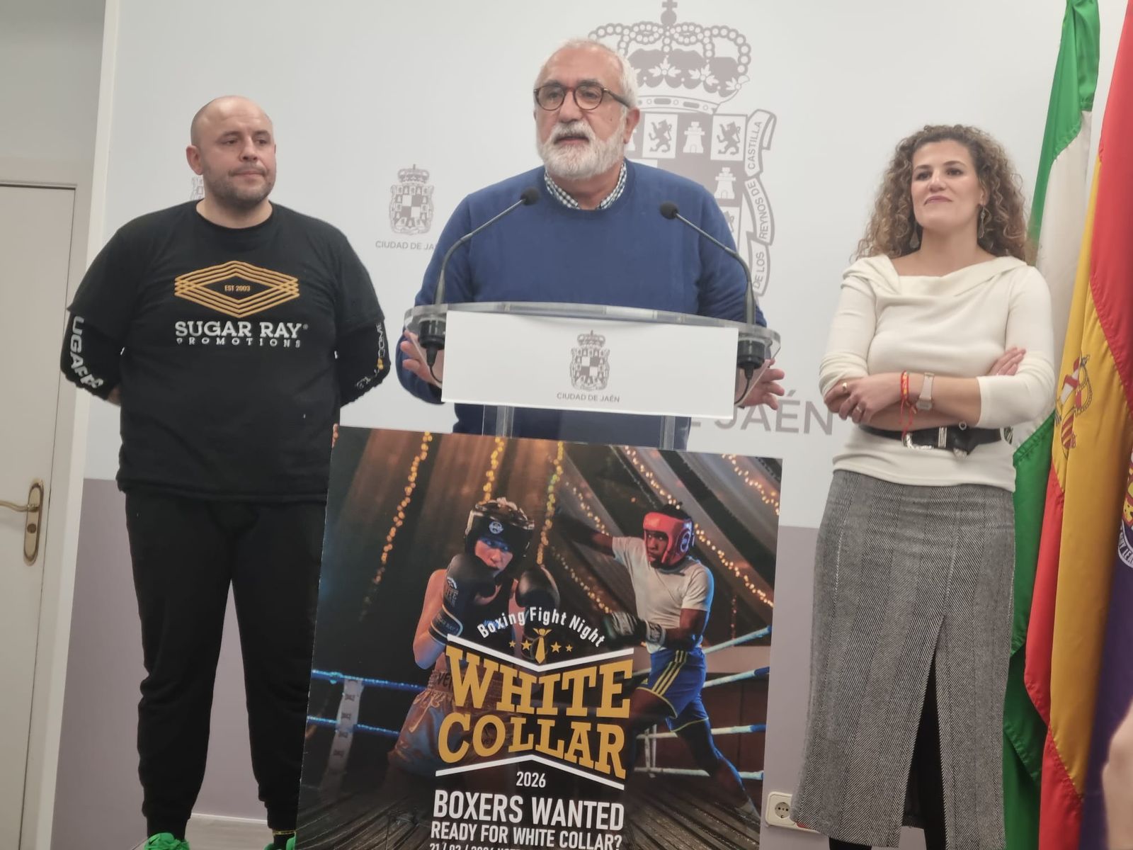 José Alfonso Mata habla a los medios de comunicación.