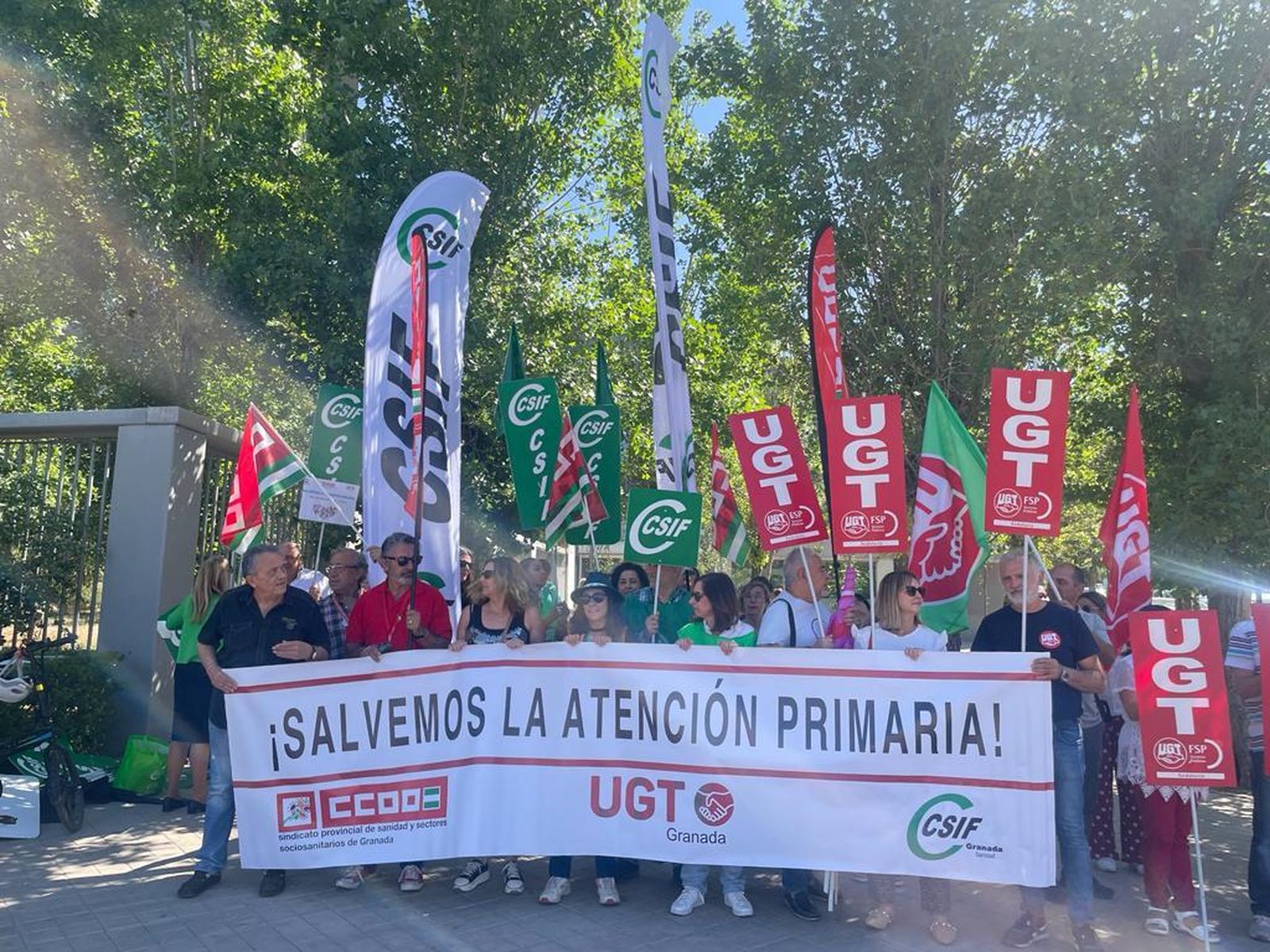 Imagen de la concentración de los sindicatos de Granada de Atención Primaria