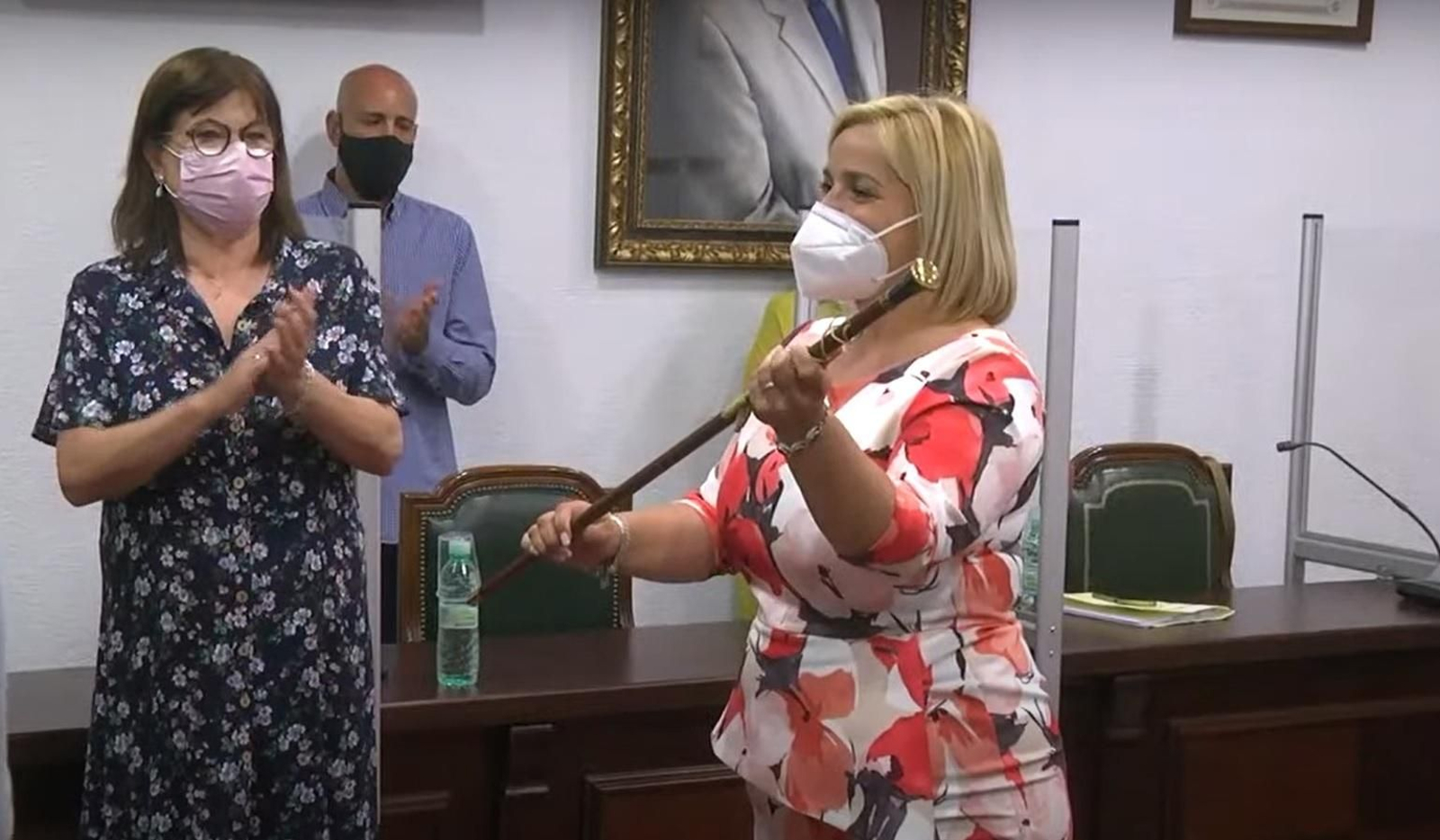 Purificación López coge el bastón de mando tras prosperar la moción de censura en La Zubia.