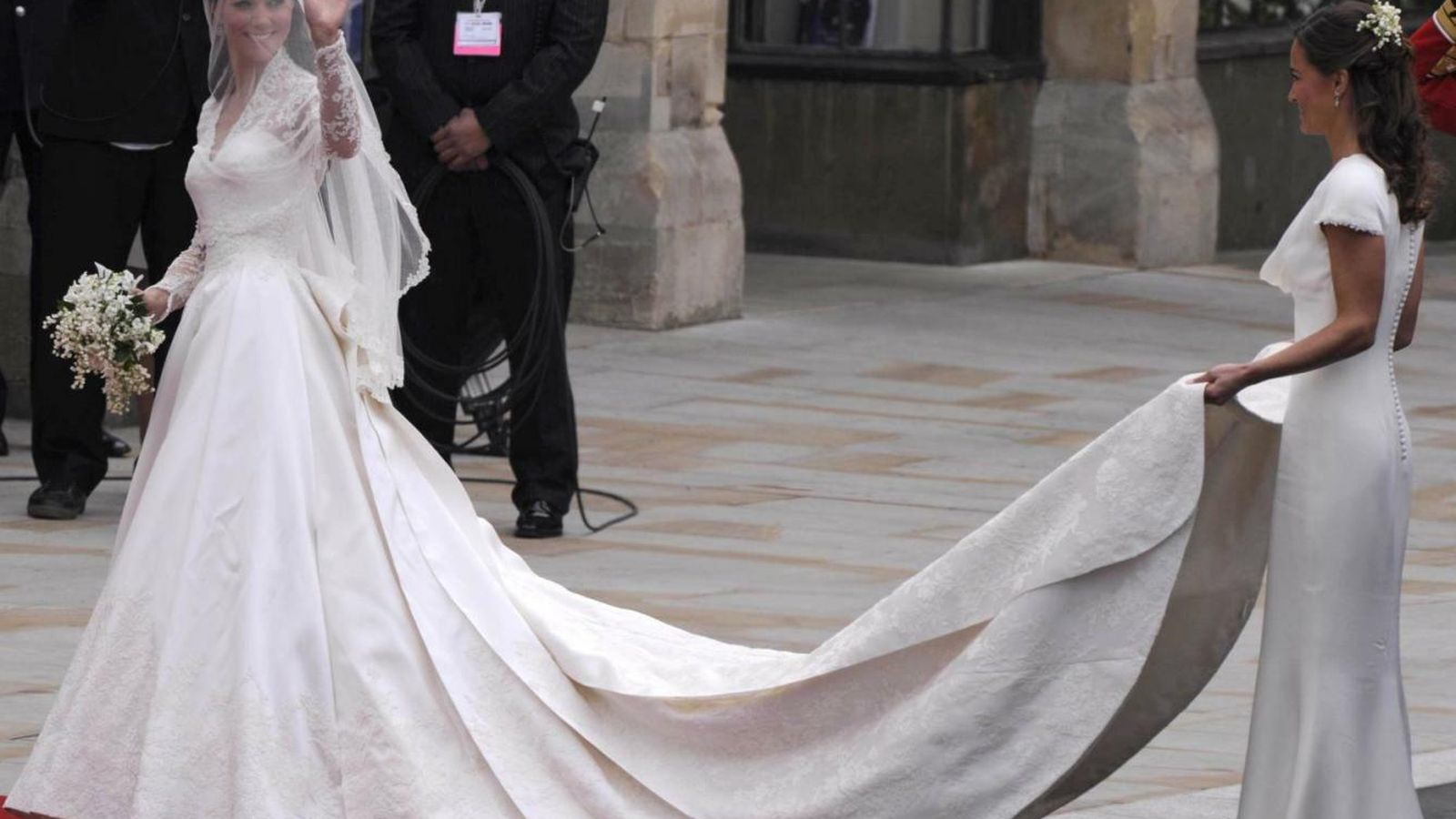Catalina de Cambridge, con su espectacular vestido de novia, obra de Sarah Burton, de la firma Alexander McQueen.