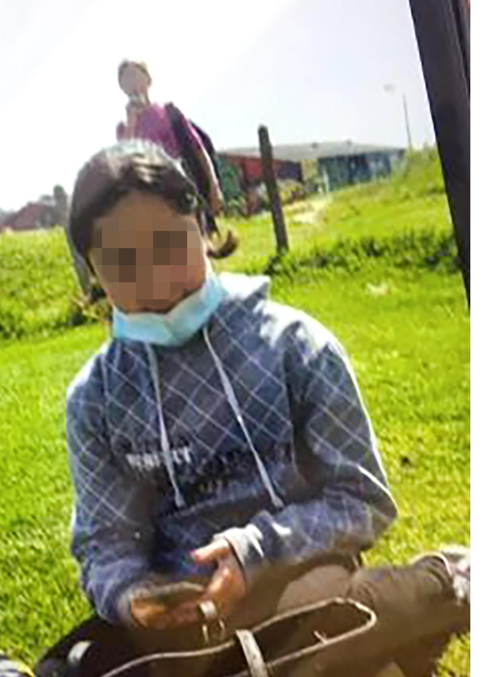 Imagen de la pequeña Vanessa en un parque