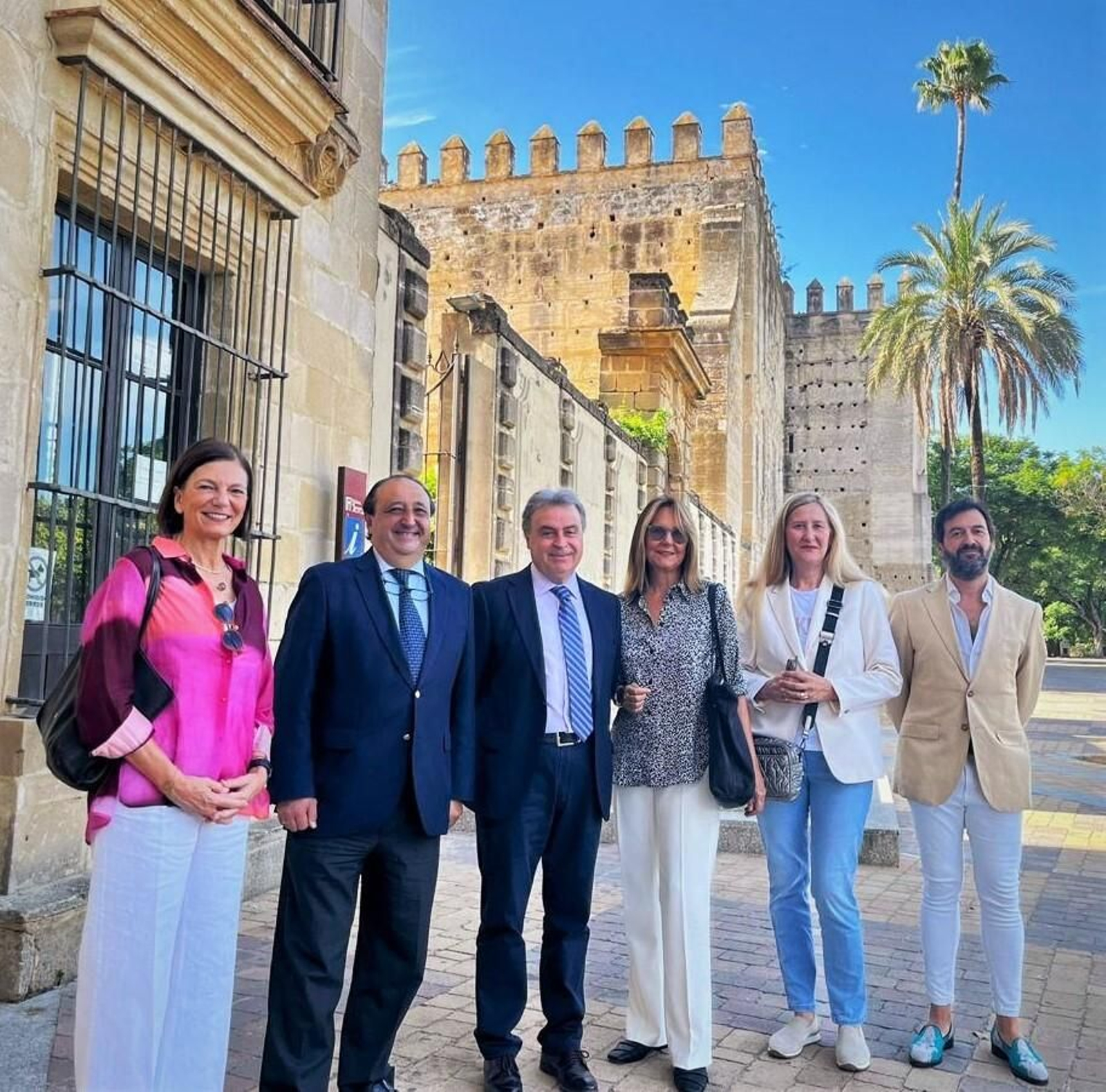 Las escritoras María Dueñas y Luz Gabás, en Jerez. Las escritoras María Dueñas y Luz Gabás, en Jerez.