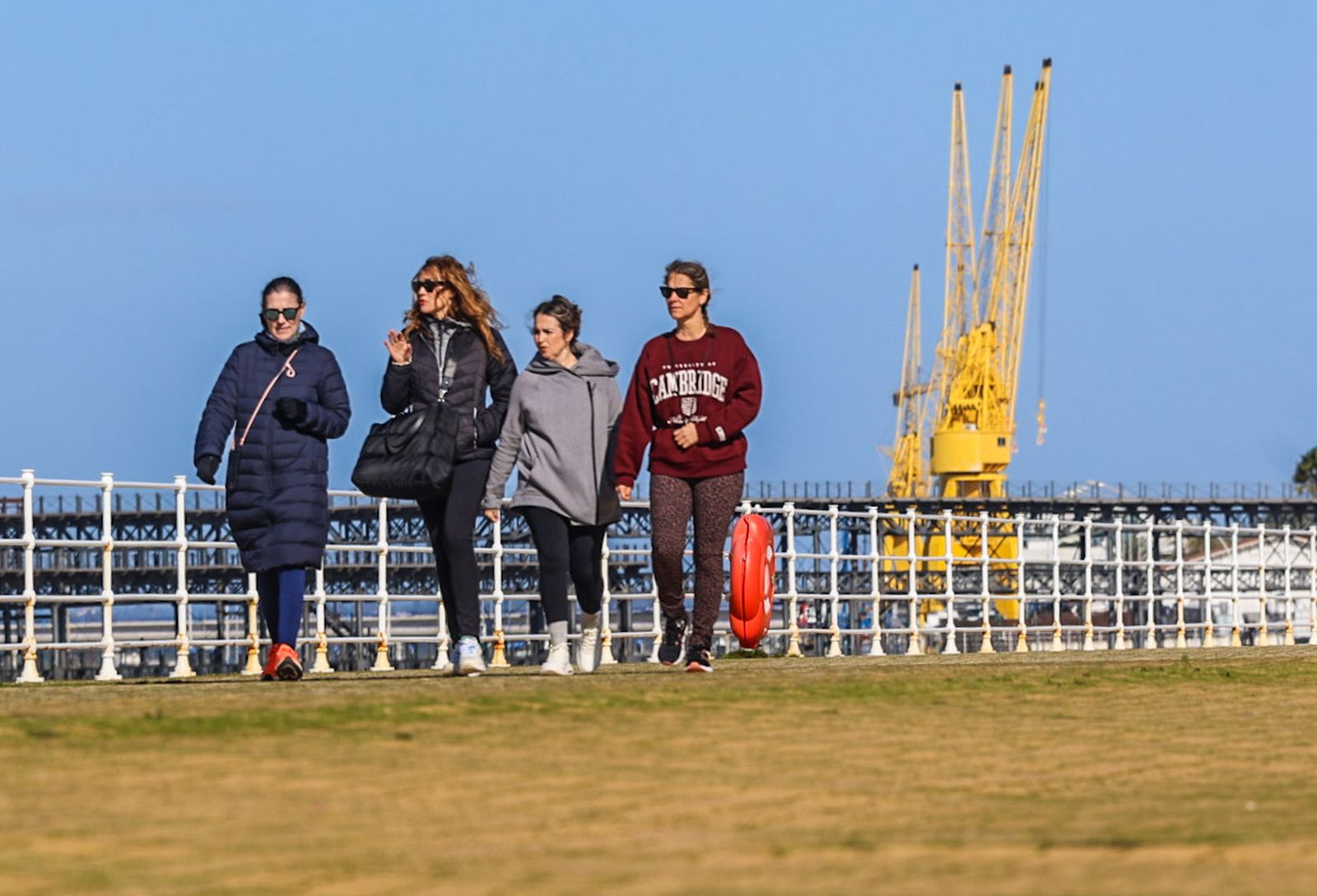 Fotografías de ambiente de la fría mañana en la ciudad
