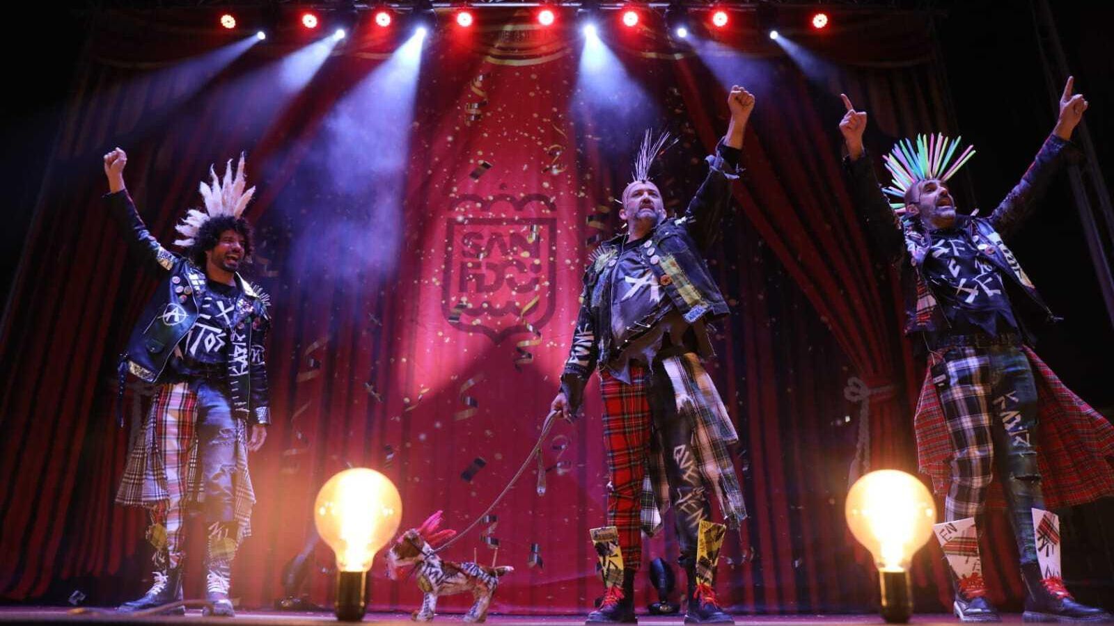 El cuarteto 'Punk y circo', de Ángel Gago, que anoche fue el protagonista de la Gran Gala del Carnaval de San Fernando.