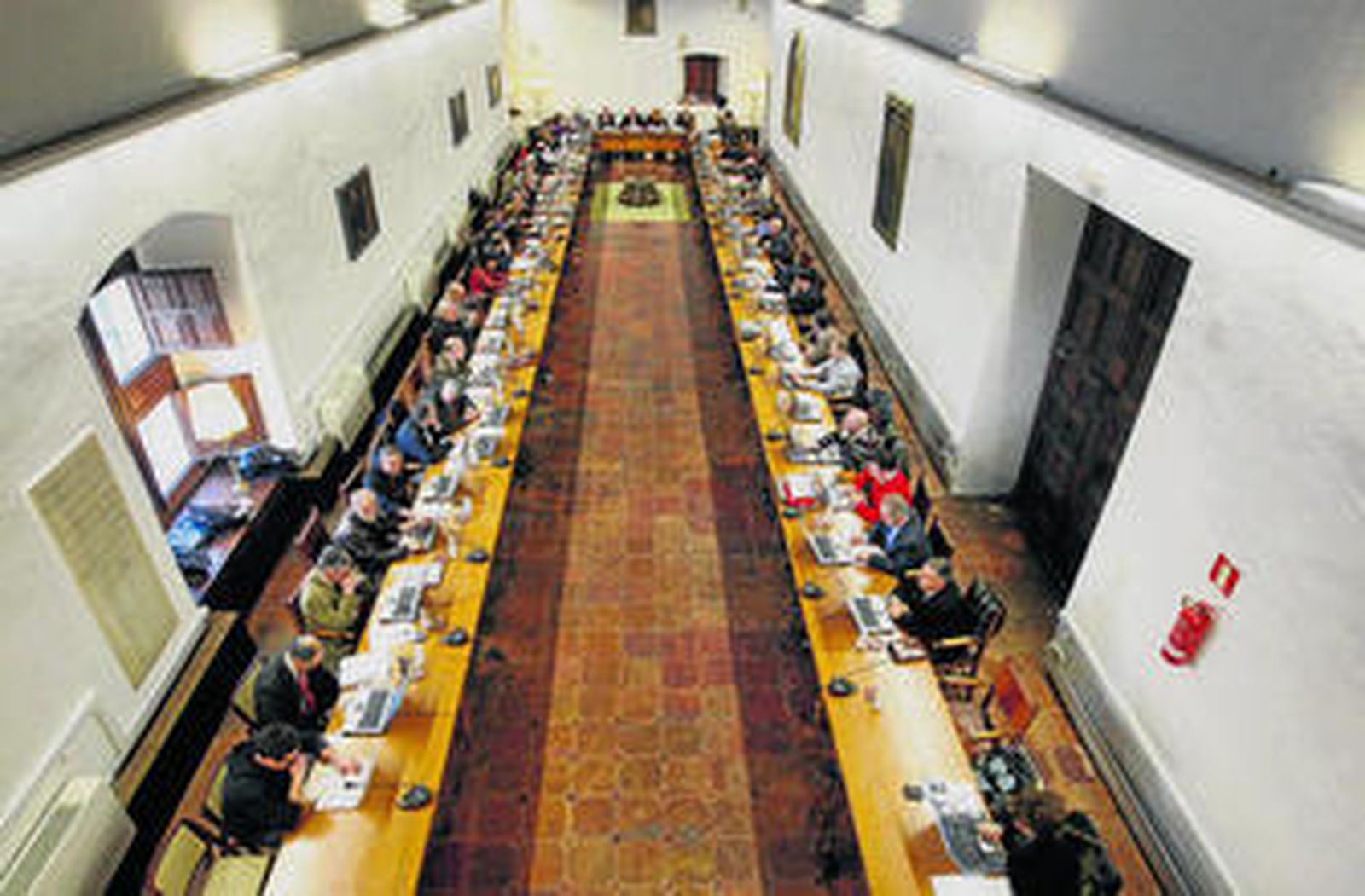 Imagen de un consejo de Gobierno de la Universidad de Granada.