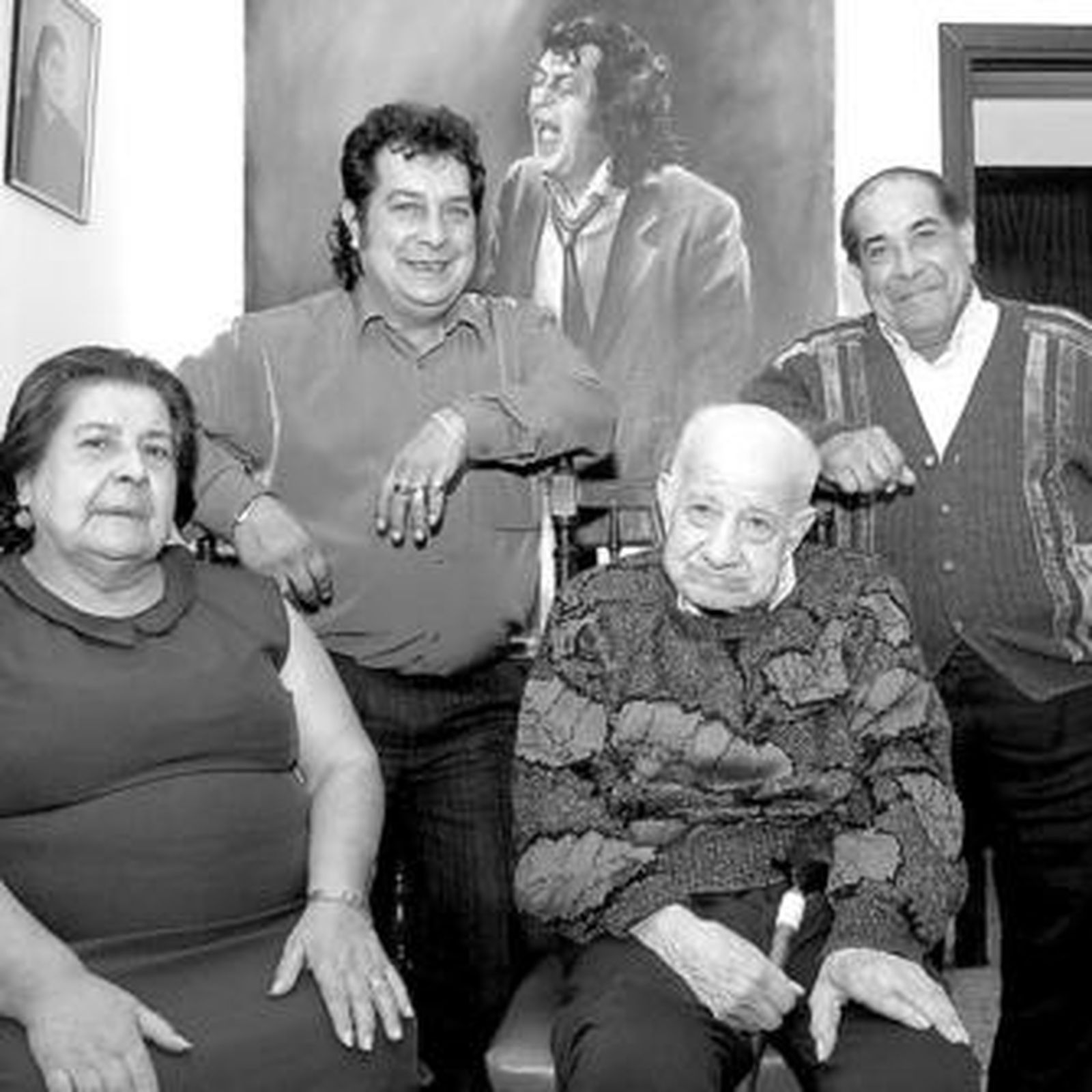 Gineto de Cádiz (arriba, derecha), junto a Juan Villar y los desaparecidos Pilar y Pablito de Cádiz.