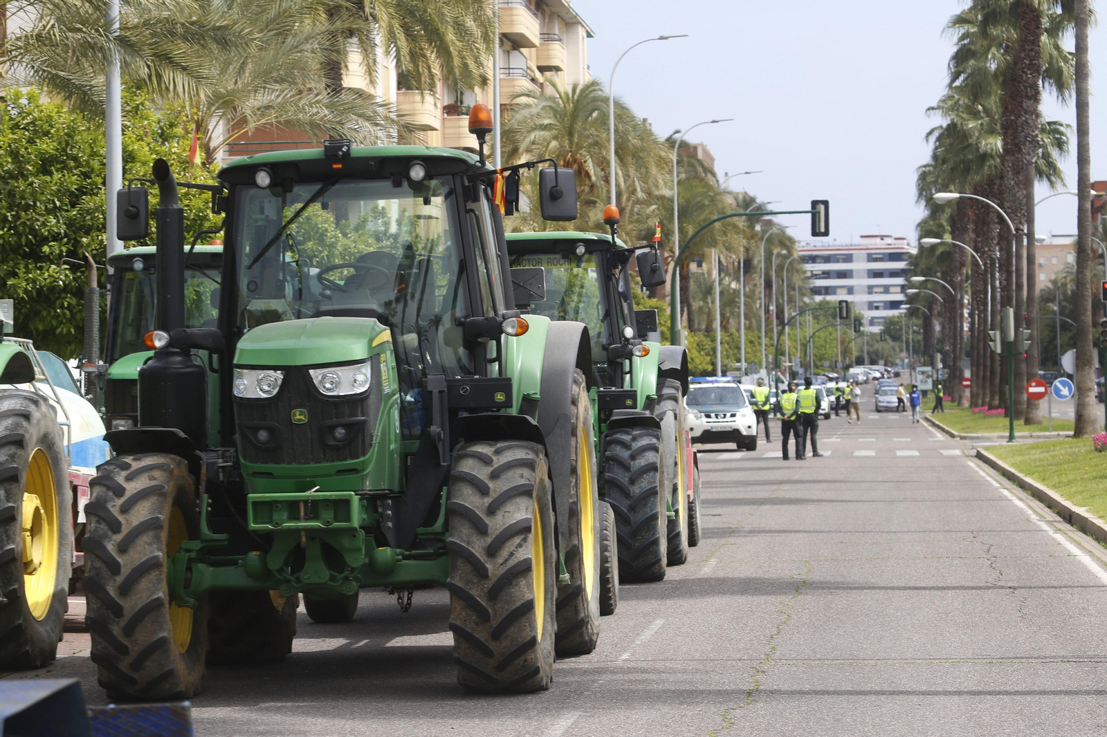 Las fotos del homenaje de los agricultores a los sanitarios de Córdoba