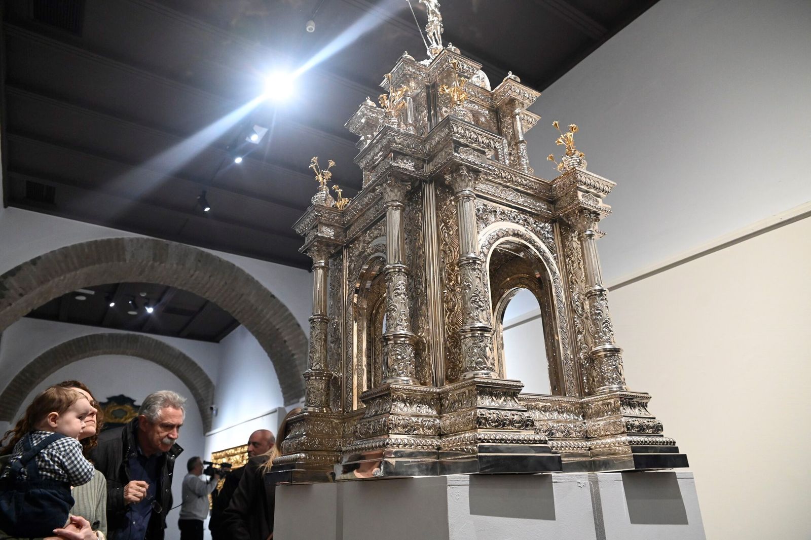 Las mejores fotos de la exposición 'El legado de la fe' sobre patrimonio cofrade cordobés restaurado