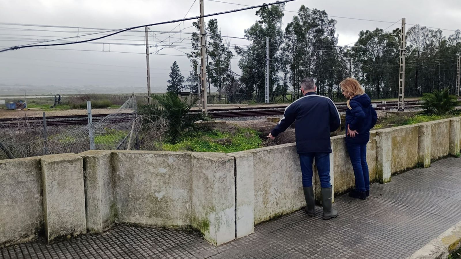 Visita de la alcaldesa, Rocío Cárdenas, para comprobar el estado del municipio.