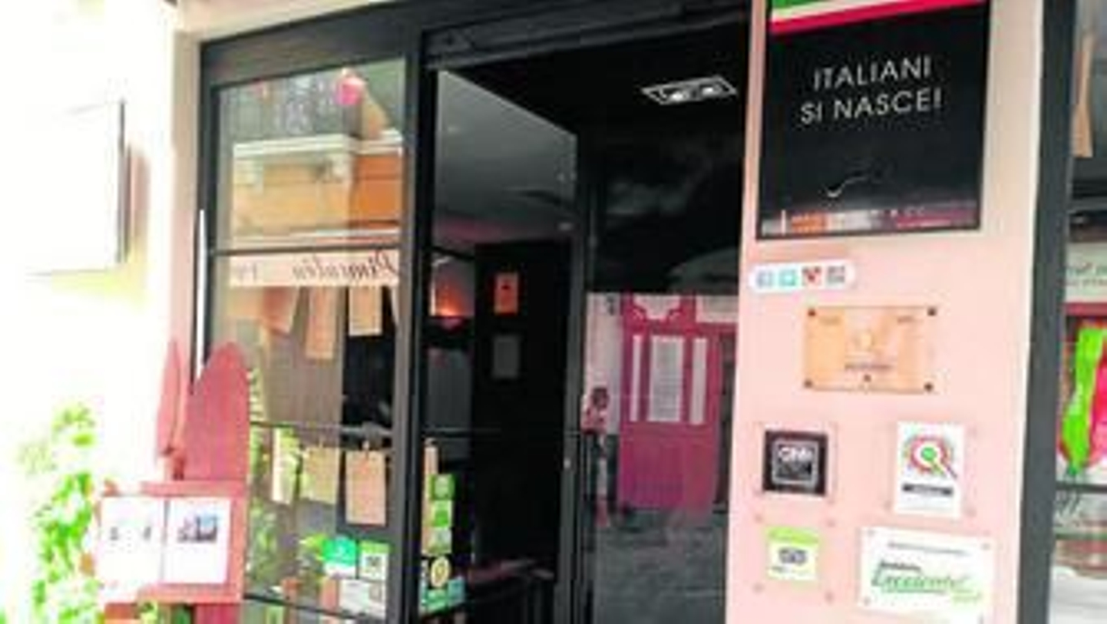 Los tres restaurantes italianos del grupo GMI tienen el cartel de la iniciativa en la puerta.