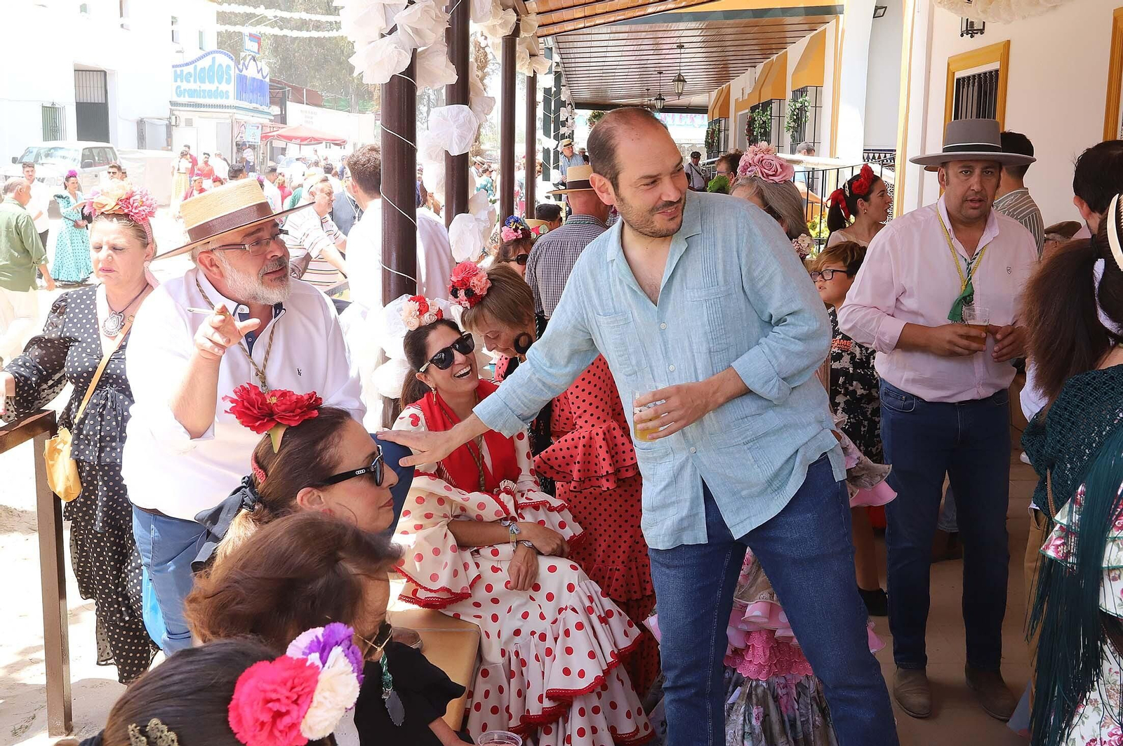 Imágenes del ambiente El Rocío y en Casas de Hermandades
