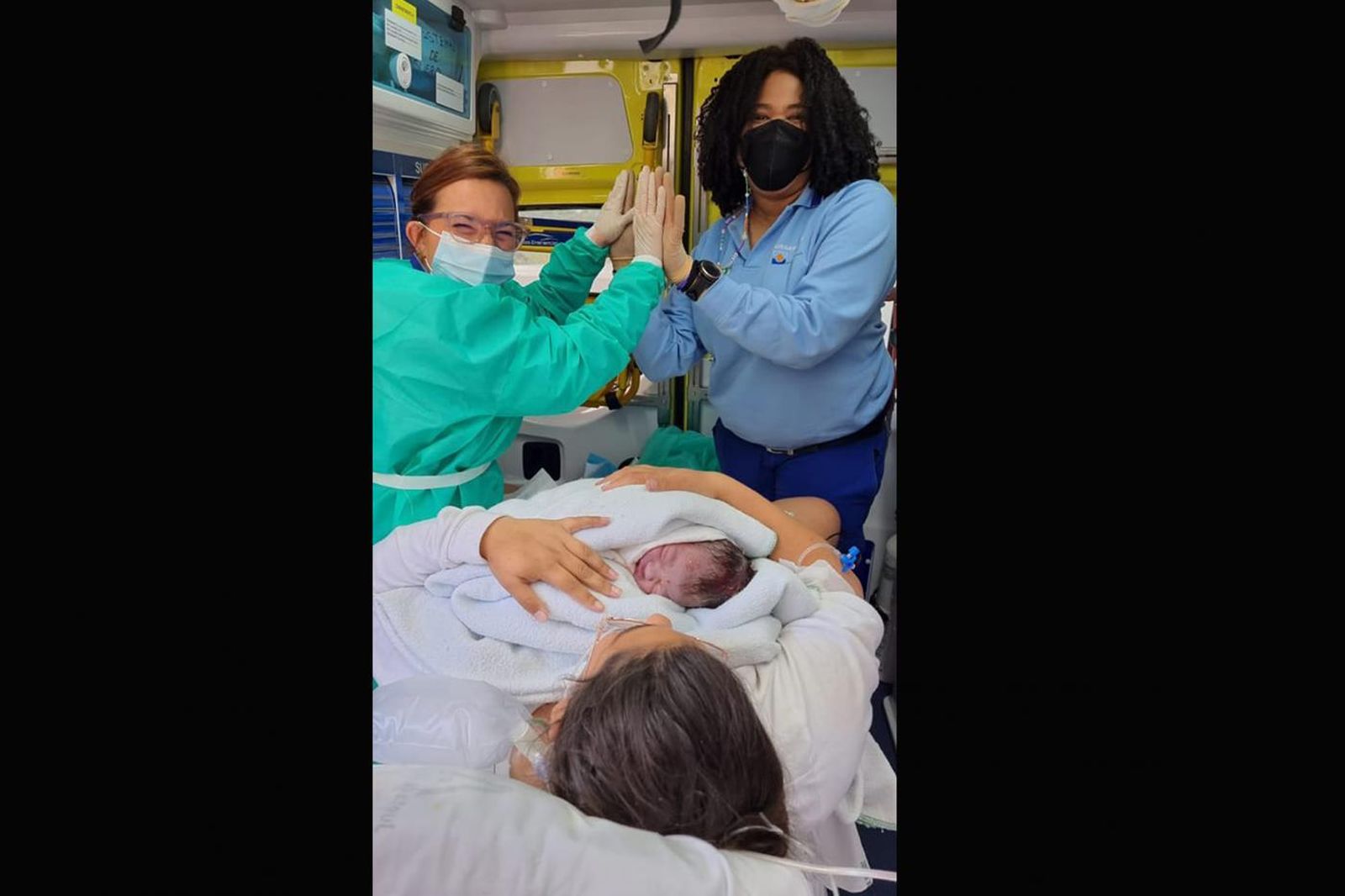 Imagen del parto difundida por el distrito sanitario Huelva-Costa Condado-Campiña.