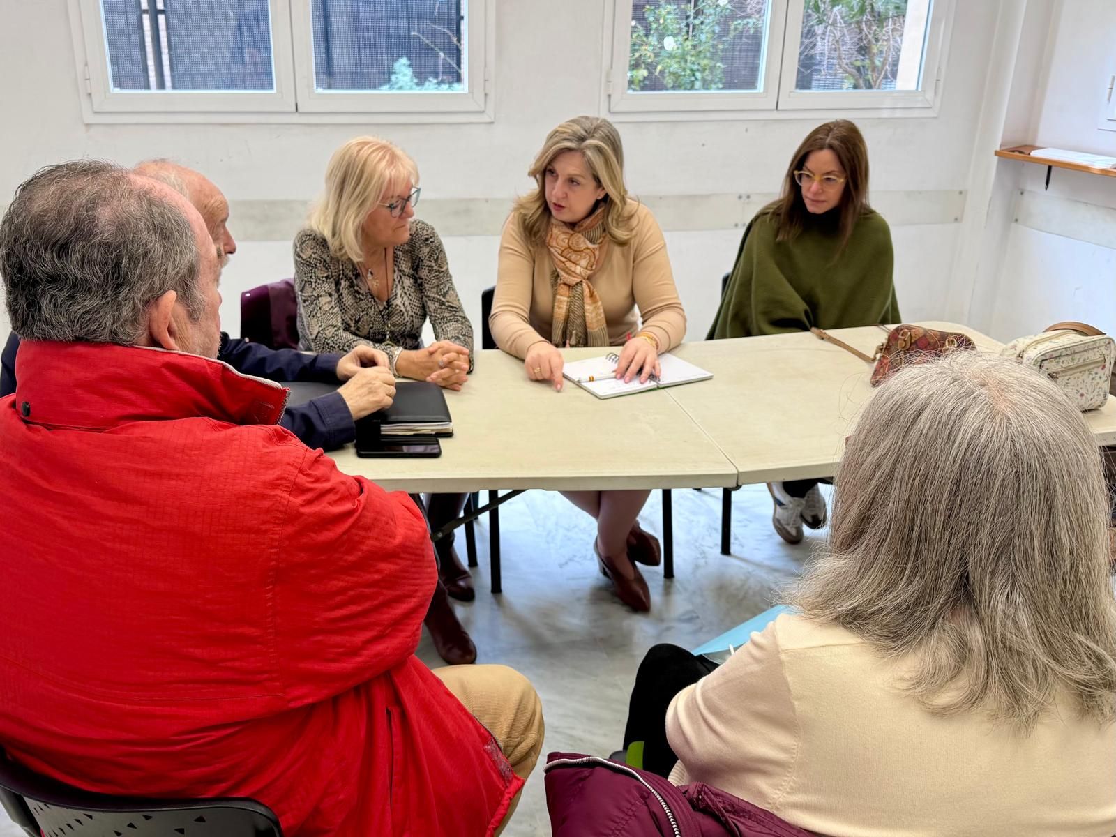 Imagen de la reunión entre Vox y los representantes de la Asociación de Vecinos Fígares-Río Tenerías