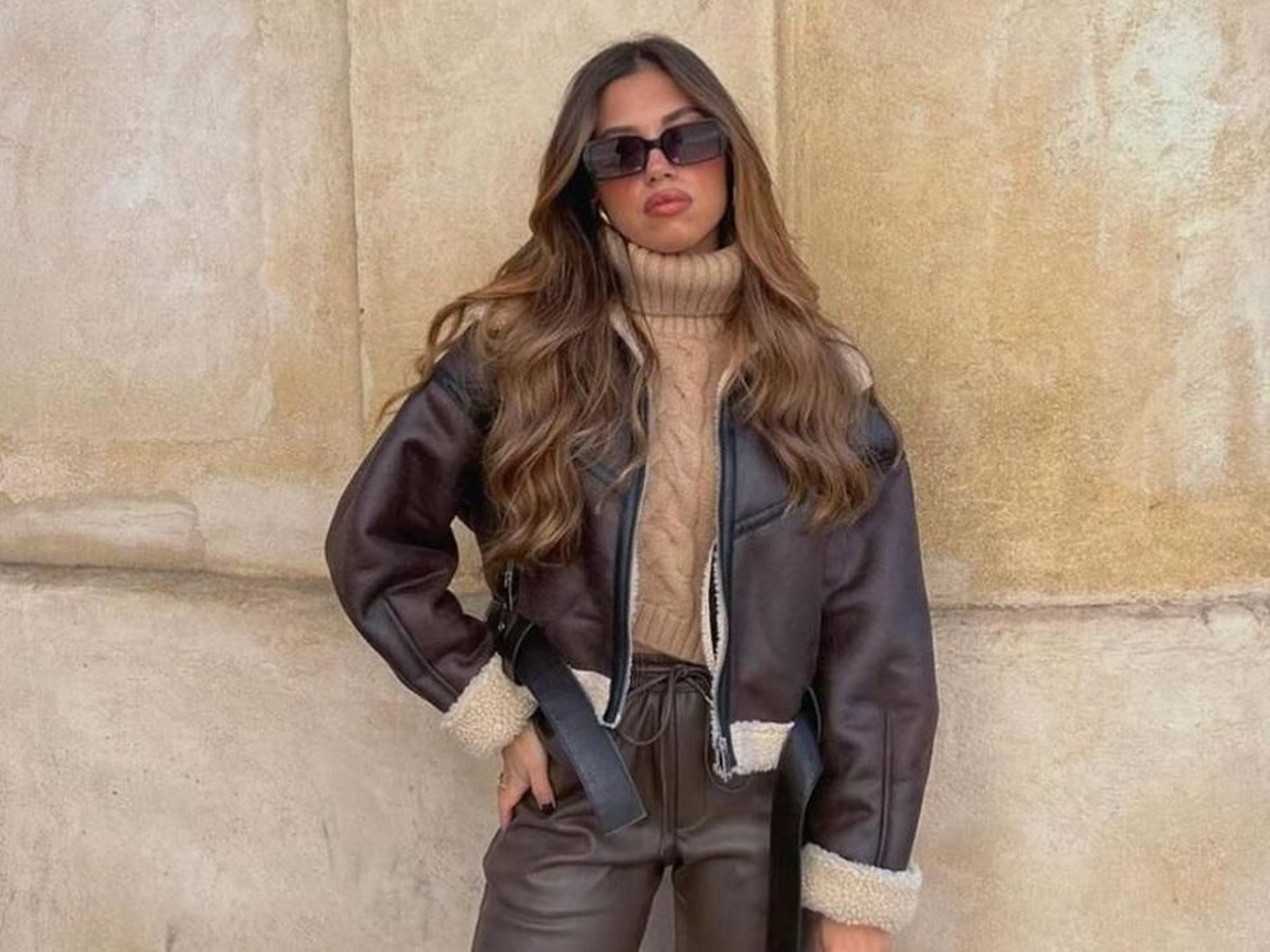 Mango 'regala' este Black Friday la chaqueta con borreguito más calentita y en tendencia del invierno.