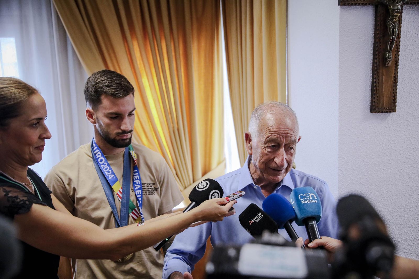 Álex Baena en el Ayto de Roquetas de Mar, en imágenes