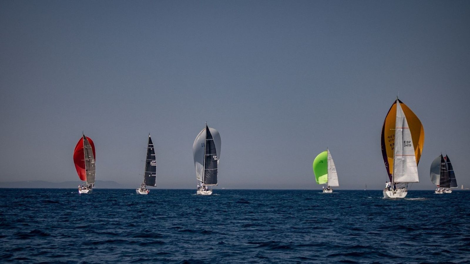 Varias embarcaciones en la 12ª Regata Straitchallenge.