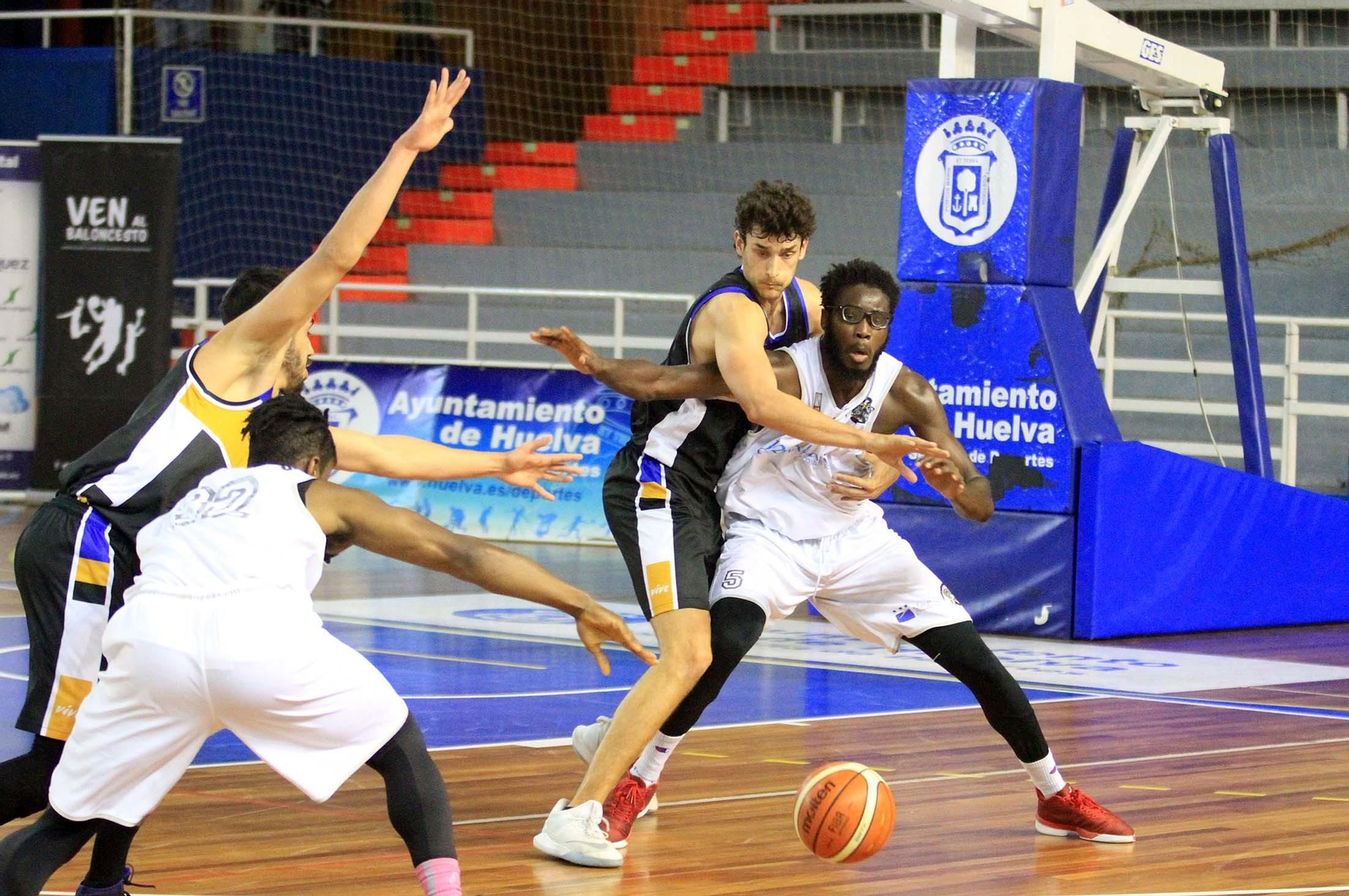 Imágenes del partido de baloncesto Enrique Benítez- Benahavís
