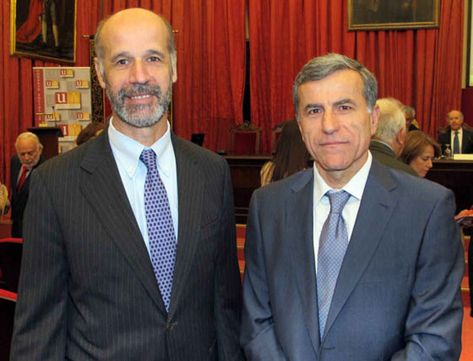 Los catedráticos de la ETSI José Domínguez Abascal, secretario general técnico de Abengoa,  y Antonio Gómez Expósito, premio Fama de la Universidad de Sevilla 2011.

Foto: Victoria Ramírez