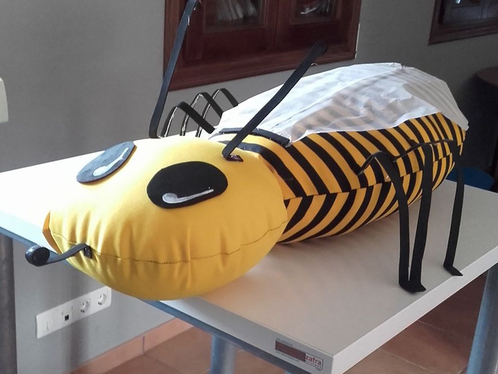 La abeja de Valdelarco esperando su entierro