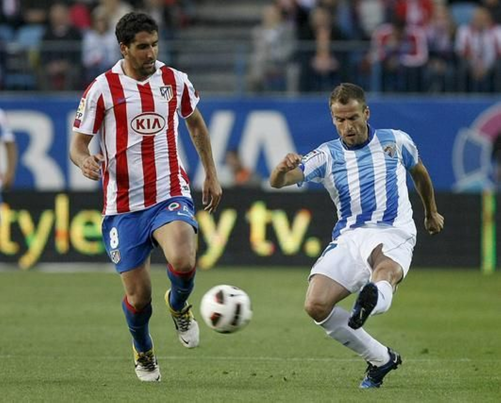 El Málaga golea al Atlético en el Calderón (0-3). / Reuters