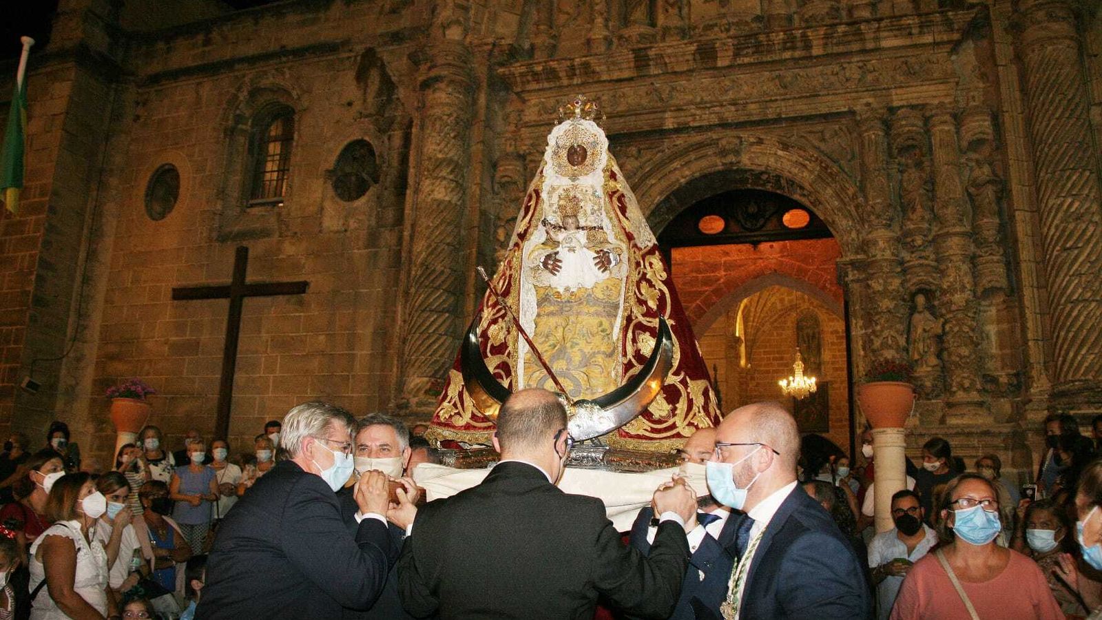 Otra imagen de la corta salida del templo.