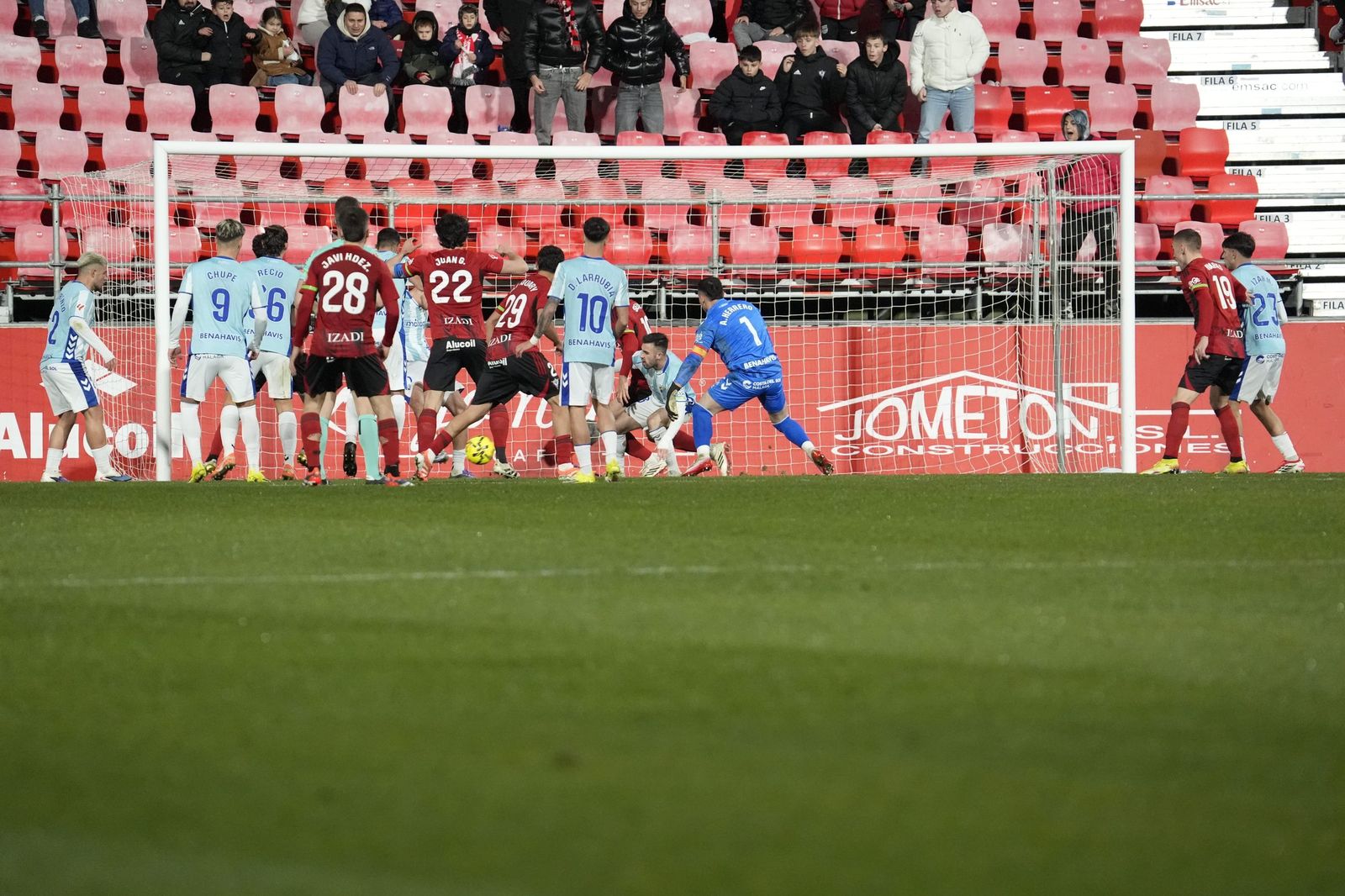El Mirandés-Málaga CF, en fotos
