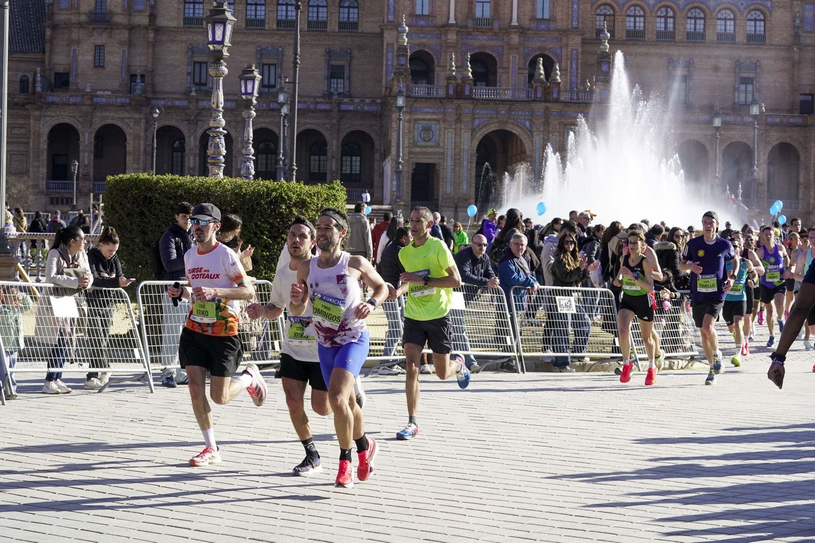 El Zúrich Maraton de Sevilla 2026 en la Plaza de España, galería 1