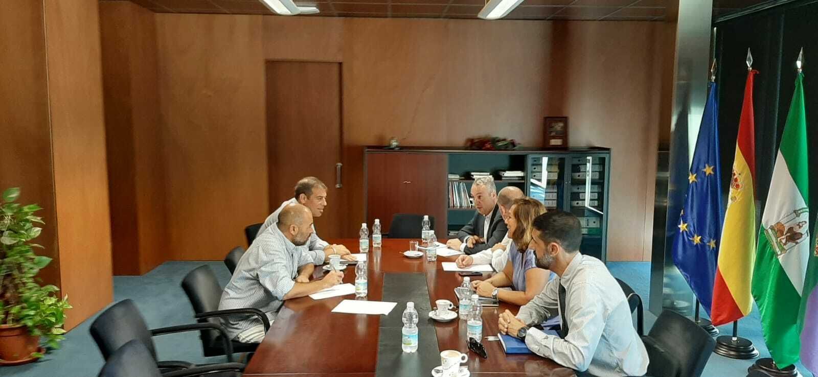 La reunión celebrada entre responsables de la Diputación y del Ayuntamiento de La Línea