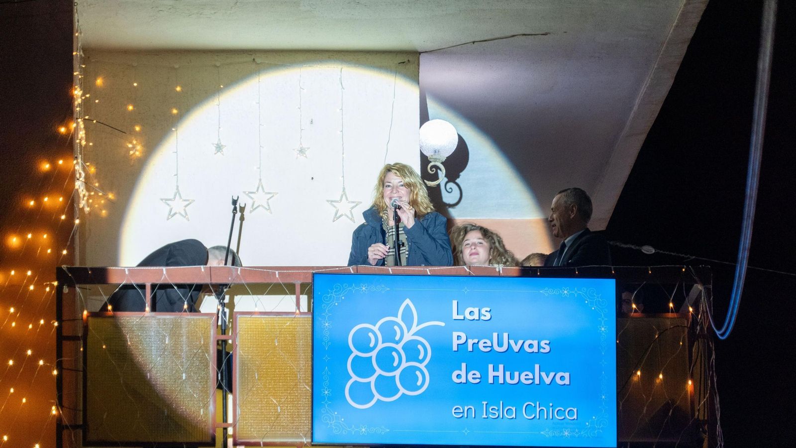 Pilar Miranda, durante su intervención desde el balcón.