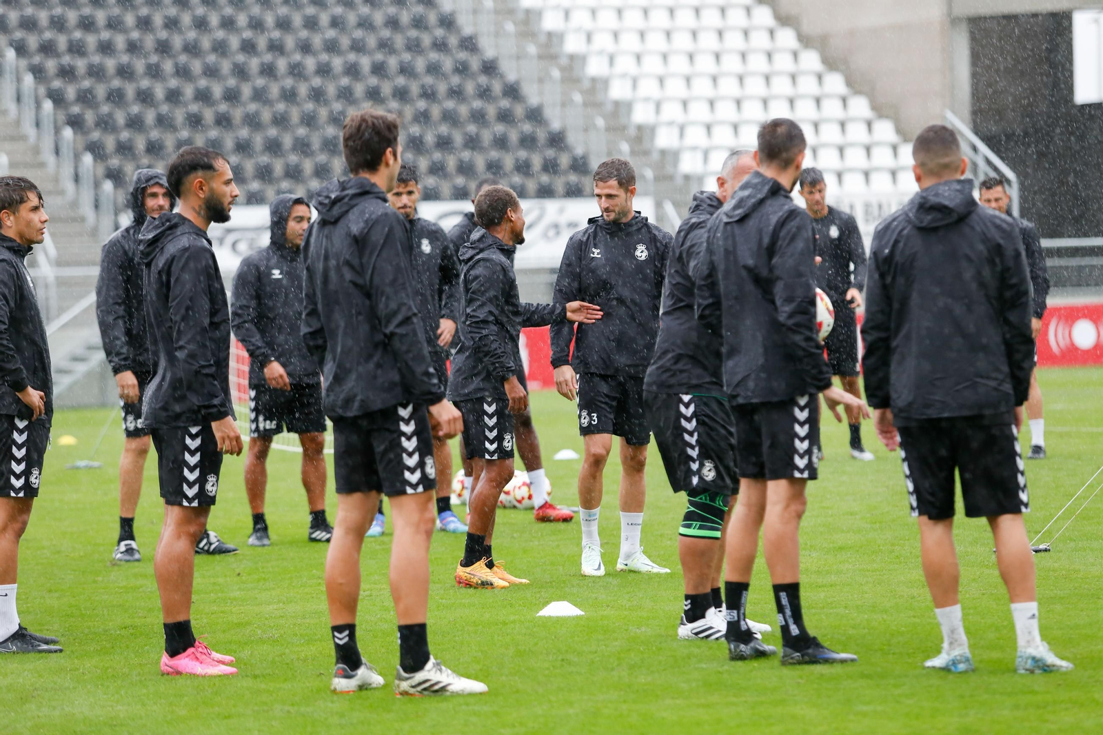 Las fotos del primer entrenamiento de Javi Moreno al frente de la Balona en La Línea