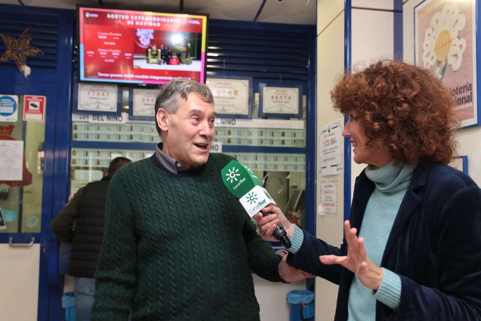 Imágenes de los premiados por la Lotería de Navidad en Almería y provincia