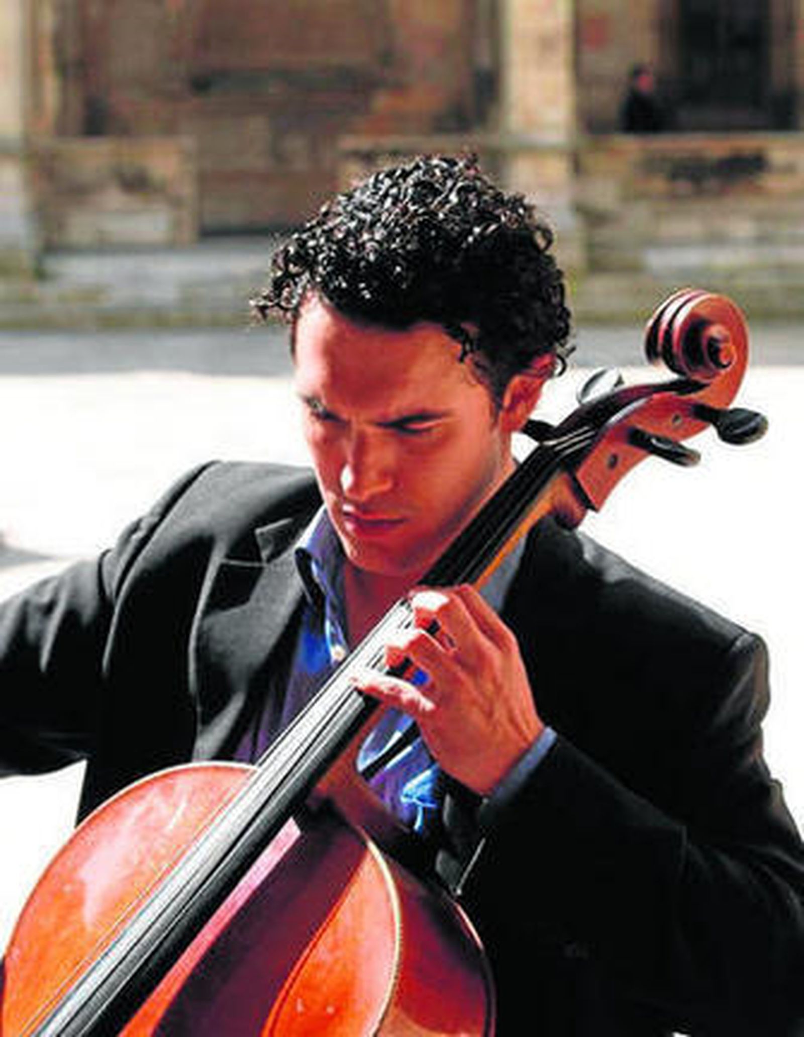 Adolfo Gutiérrez Arenas, al violoncello.