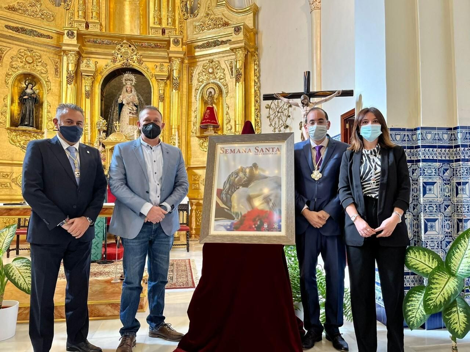 Las autoridades junto al autor del cartel y el presidente del Consejo.