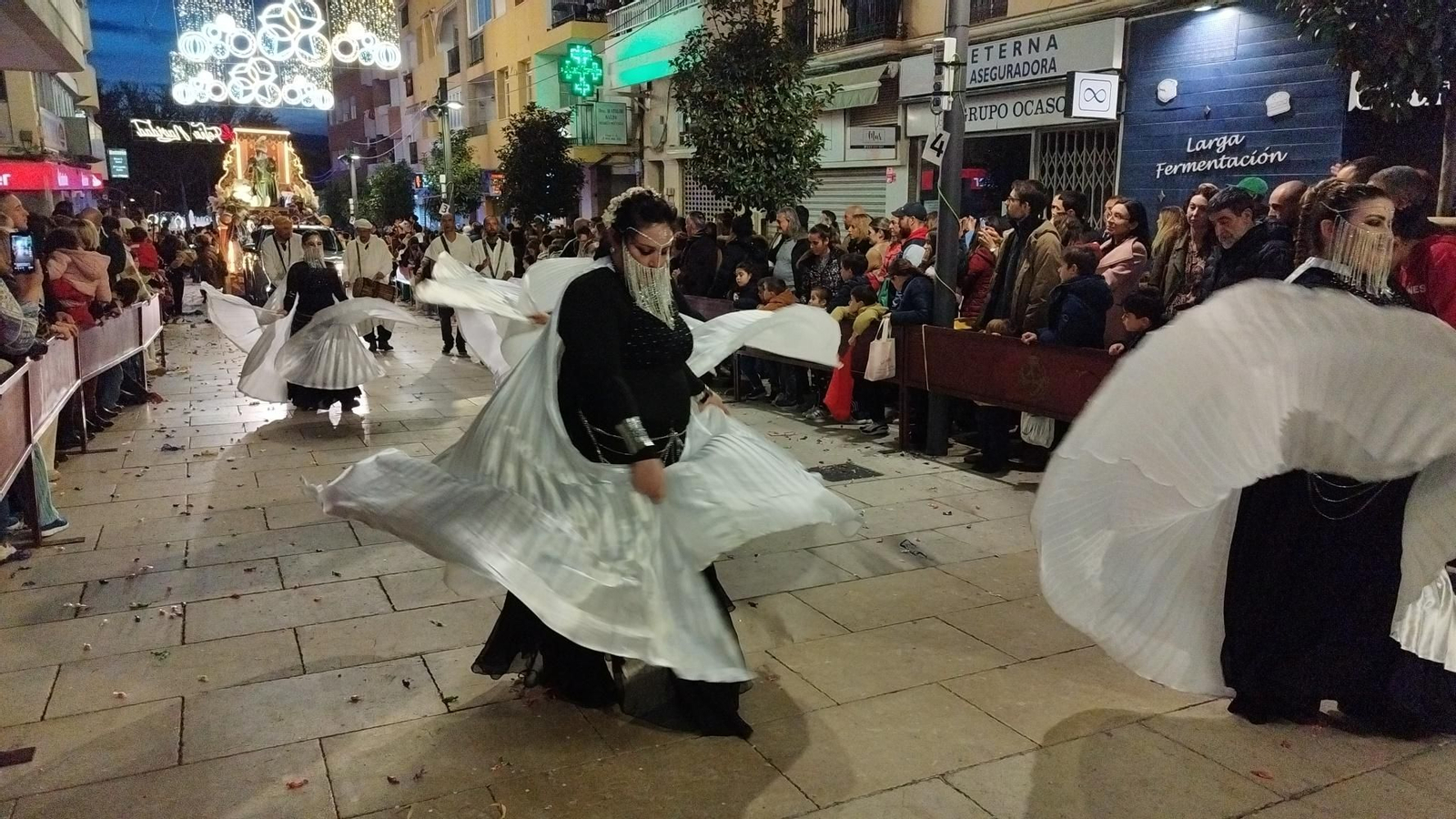 Las calles de Vélez-Málaga se llenan para recibir a los Reyes Magos