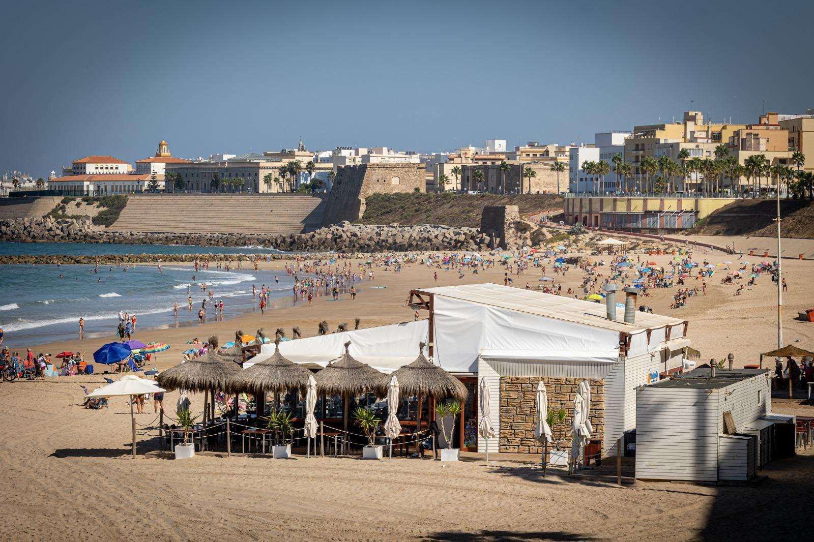 Los chiringuitos de las playas de Cádiz, en imágenes
