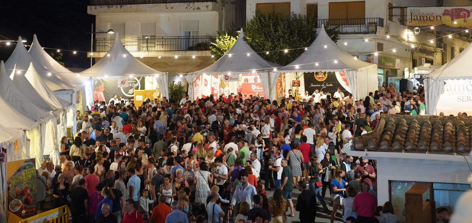 Estampa que presentaba la noche del sábado la Plaza Nueva de Serón.