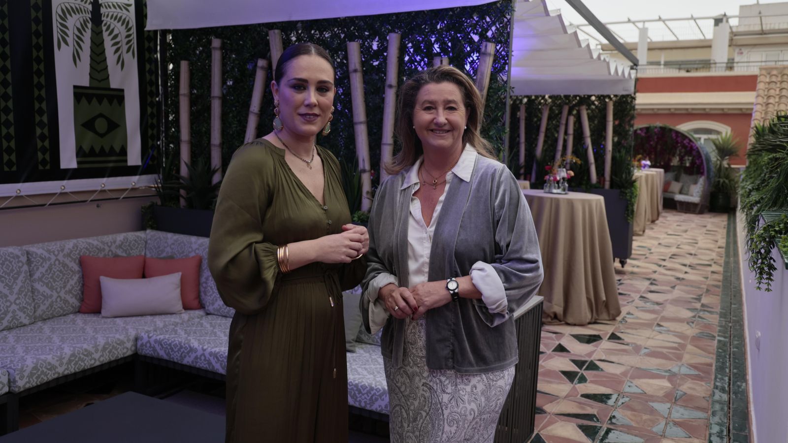 Saray Castaño, directora del hotel Casa Palacio Don Ramón, y Almudena Moreno del Camino, directora de operaciones del Grupo Kaizen.