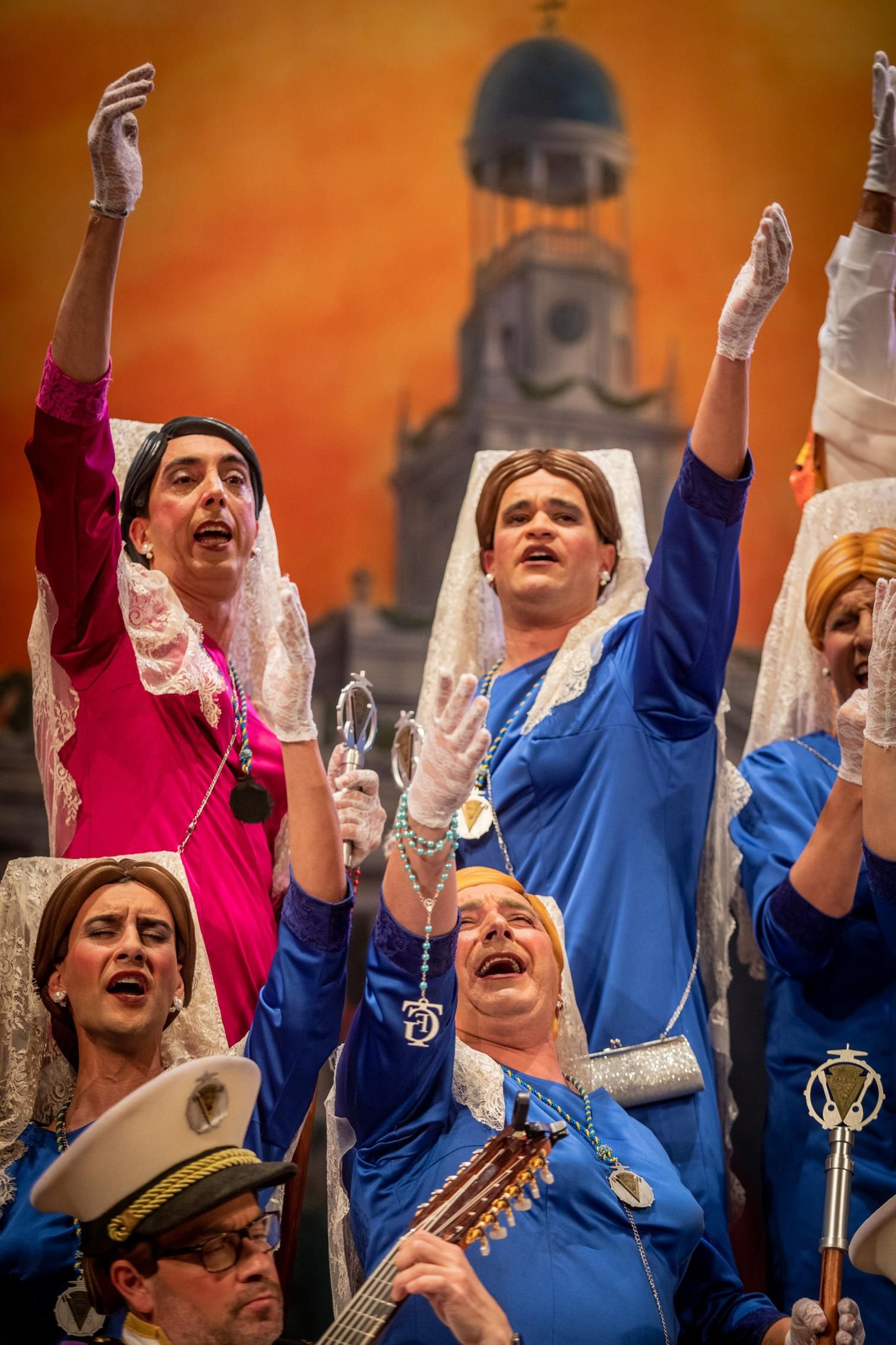 El coro 'Siguiendo tus pasos, Cádiz' abrió la séptima función