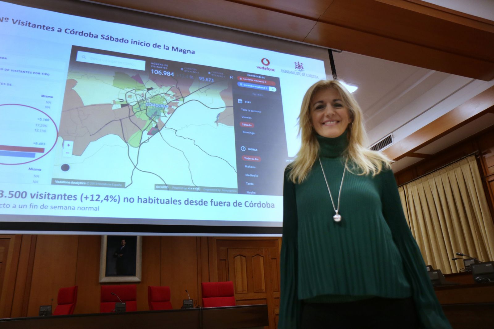 Lourdes Morales presenta los datos de la Magna.