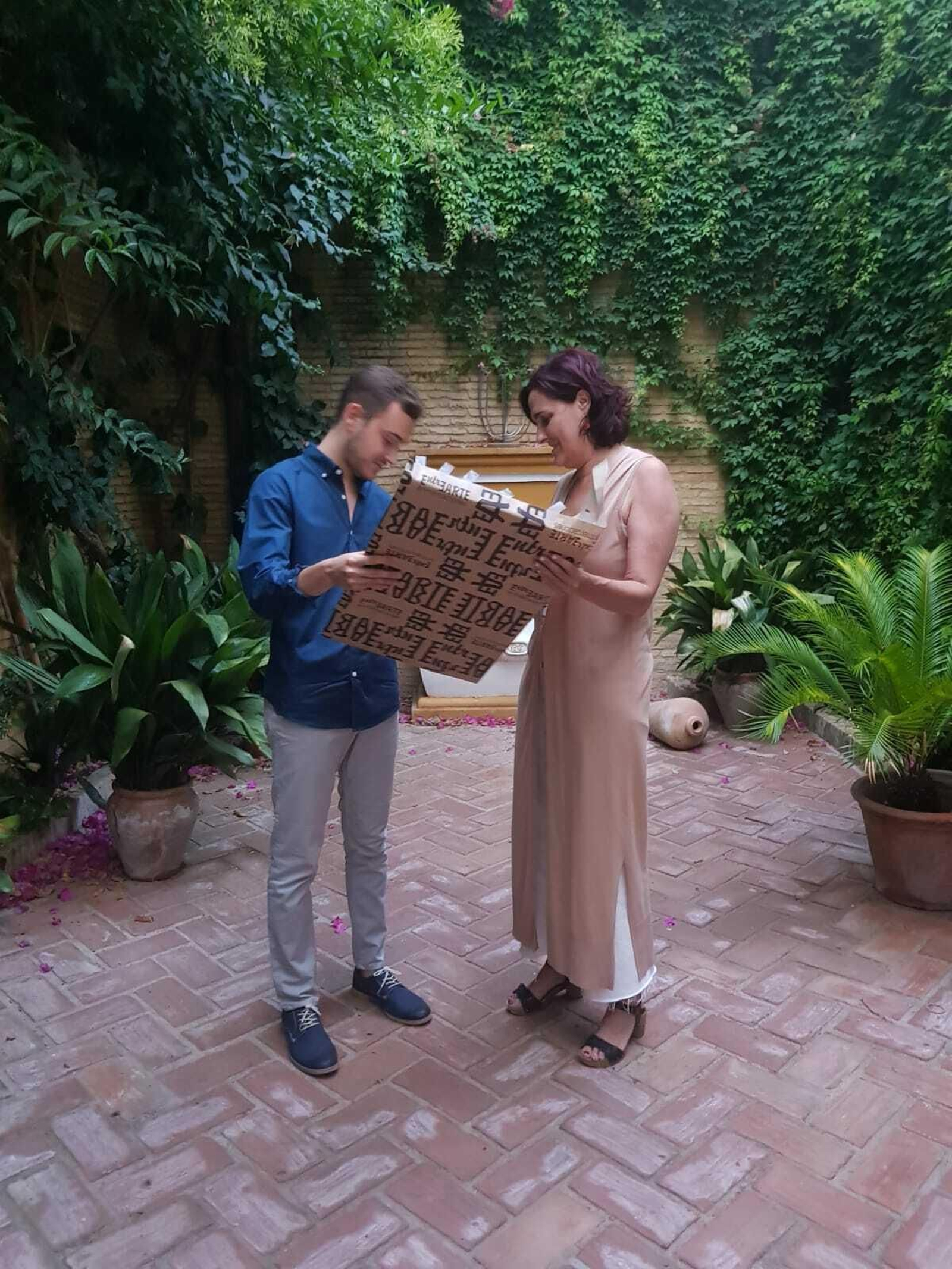 La entrega de la foto La entrega de la foto